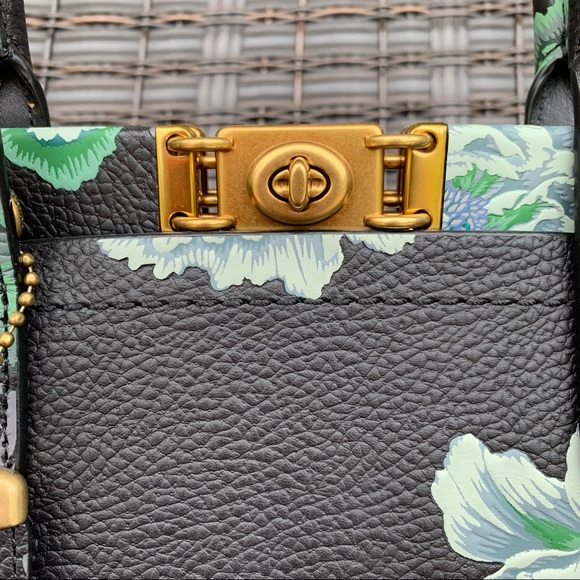 *SOLD* EUC Coach Kaffe Fassett Troupe Bag in Green and Black print - Picture 7 of 12